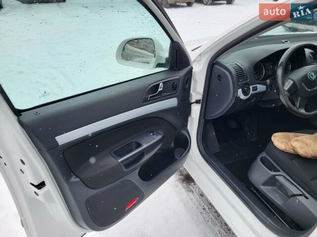 Белый Шкода Октавия, объемом двигателя 1.6 л и пробегом 176 тыс. км за 8300 $, фото 18 на Automoto.ua
