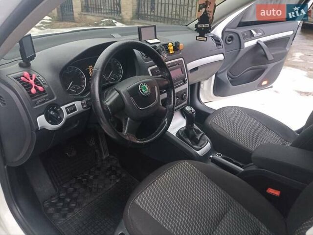 Білий Шкода Октавія, об'ємом двигуна 1.6 л та пробігом 263 тис. км за 6850 $, фото 43 на Automoto.ua