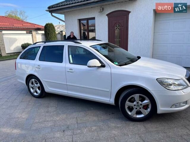 Білий Шкода Октавія, об'ємом двигуна 1.6 л та пробігом 335 тис. км за 7500 $, фото 4 на Automoto.ua