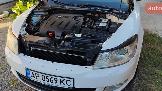 Белый Шкода Октавия, объемом двигателя 1.6 л и пробегом 204 тыс. км за 8800 $, фото 3 на Automoto.ua