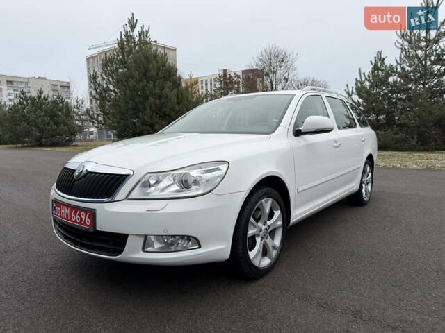 Белый Шкода Октавия, объемом двигателя 1.8 л и пробегом 231 тыс. км за 9100 $, фото 1 на Automoto.ua