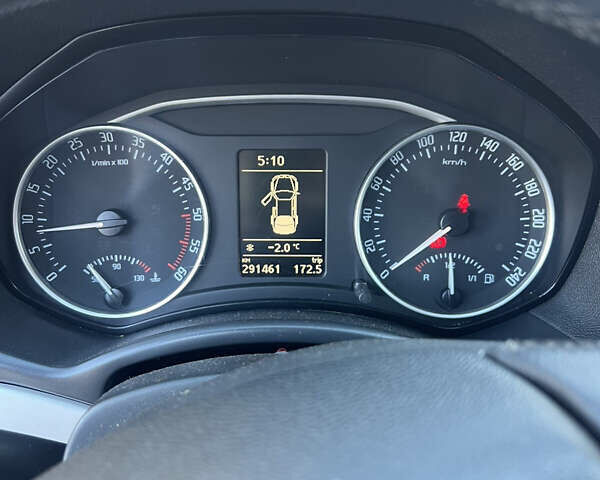 Белый Шкода Октавия, объемом двигателя 1.6 л и пробегом 291 тыс. км за 7000 $, фото 5 на Automoto.ua