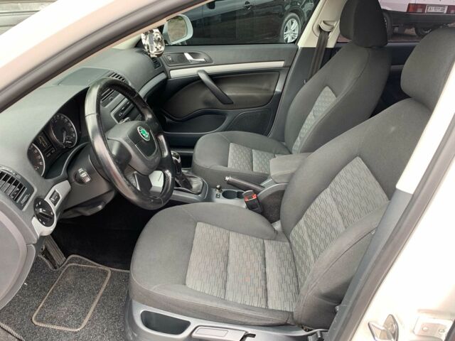 Белый Шкода Октавия, объемом двигателя 1.6 л и пробегом 128 тыс. км за 11500 $, фото 11 на Automoto.ua