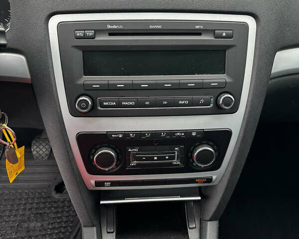 Білий Шкода Октавія, об'ємом двигуна 1.6 л та пробігом 170 тис. км за 8100 $, фото 22 на Automoto.ua