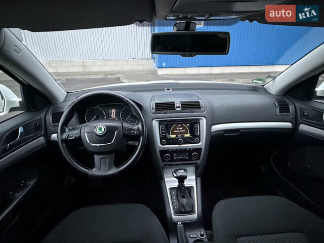 Белый Шкода Октавия, объемом двигателя 1.8 л и пробегом 231 тыс. км за 9100 $, фото 22 на Automoto.ua