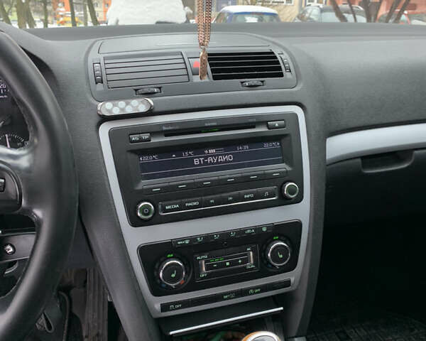 Белый Шкода Октавия, объемом двигателя 1.6 л и пробегом 354 тыс. км за 6900 $, фото 9 на Automoto.ua