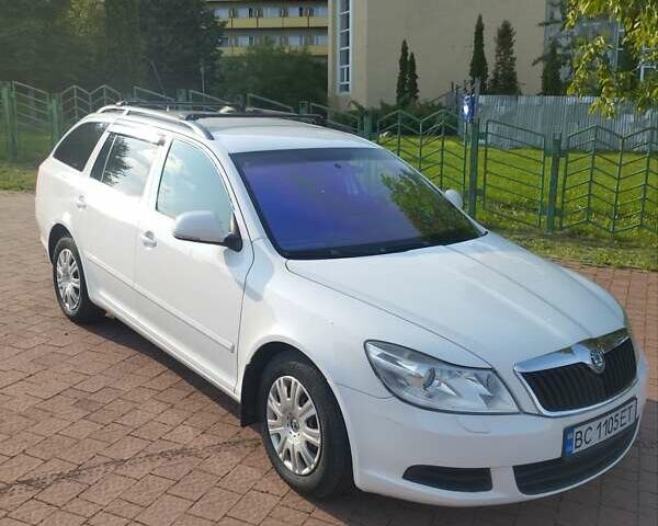 Белый Шкода Октавия, объемом двигателя 1.6 л и пробегом 365 тыс. км за 6900 $, фото 3 на Automoto.ua