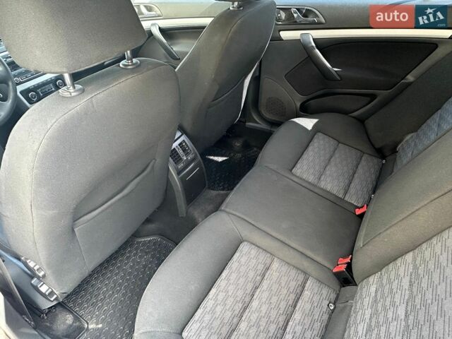 Білий Шкода Октавія, об'ємом двигуна 1.6 л та пробігом 375 тис. км за 7100 $, фото 6 на Automoto.ua