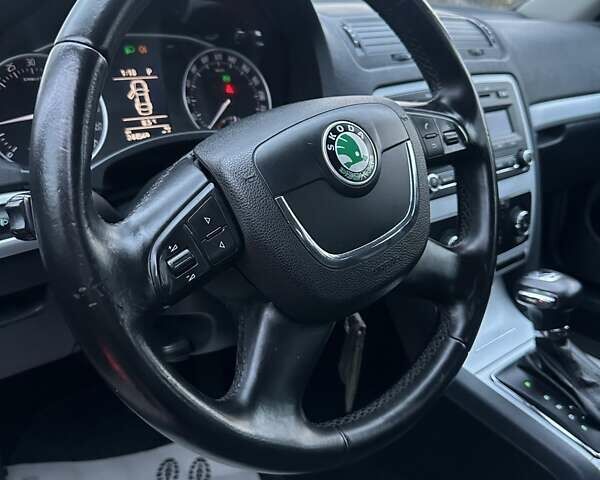 Білий Шкода Октавія, об'ємом двигуна 1.6 л та пробігом 244 тис. км за 7800 $, фото 10 на Automoto.ua