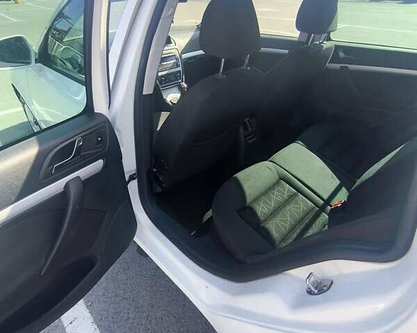 Білий Шкода Октавія, об'ємом двигуна 1.39 л та пробігом 250 тис. км за 7500 $, фото 34 на Automoto.ua