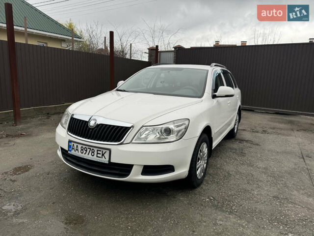 Білий Шкода Октавія, об'ємом двигуна 1.6 л та пробігом 183 тис. км за 7400 $, фото 1 на Automoto.ua