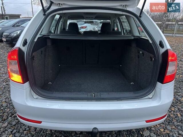 Білий Шкода Октавія, об'ємом двигуна 1.6 л та пробігом 244 тис. км за 7800 $, фото 14 на Automoto.ua
