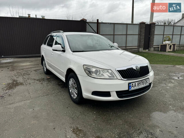Білий Шкода Октавія, об'ємом двигуна 1.6 л та пробігом 183 тис. км за 7400 $, фото 16 на Automoto.ua