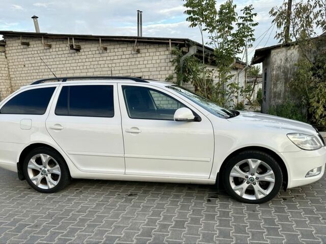 Шкода Октавія 2011 у Житомирі на Automoto.ua Білий Шкода Октавія, об'ємом двигуна 1.6 л та пробігом 235 тис. км за 8000 $, фото 1 на Automoto.ua