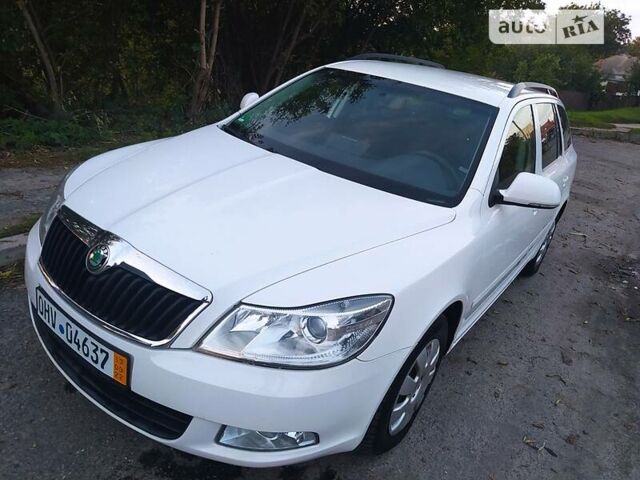 Белый Шкода Октавия, объемом двигателя 1.6 л и пробегом 255 тыс. км за 9100 $, фото 13 на Automoto.ua