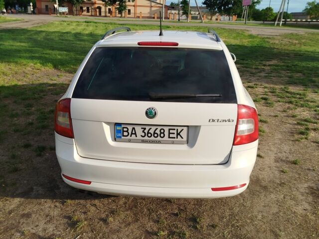 Білий Шкода Октавія, об'ємом двигуна 1.8 л та пробігом 250 тис. км за 8300 $, фото 9 на Automoto.ua