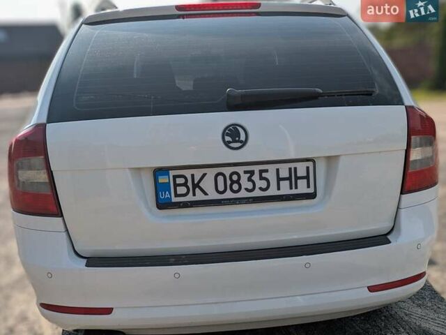 Белый Шкода Октавия, объемом двигателя 2 л и пробегом 230 тыс. км за 10550 $, фото 2 на Automoto.ua