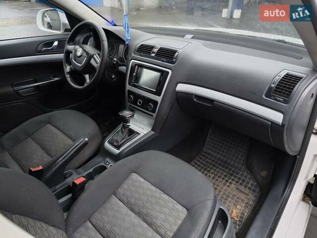 Білий Шкода Октавія, об'ємом двигуна 1.6 л та пробігом 330 тис. км за 6700 $, фото 18 на Automoto.ua