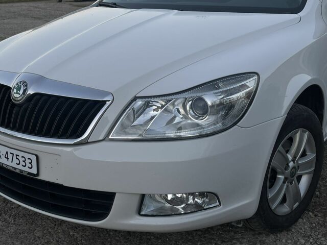 Белый Шкода Октавия, объемом двигателя 1.8 л и пробегом 160 тыс. км за 9100 $, фото 3 на Automoto.ua