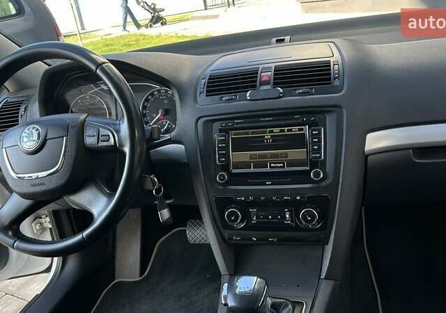 Белый Шкода Октавия, объемом двигателя 1.2 л и пробегом 235 тыс. км за 6900 $, фото 22 на Automoto.ua