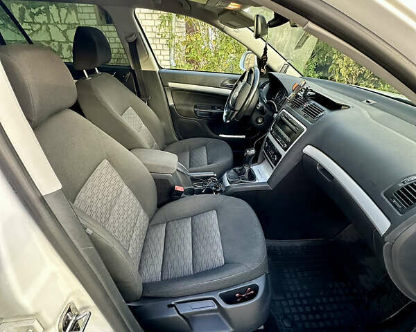 Белый Шкода Октавия, объемом двигателя 1.6 л и пробегом 235 тыс. км за 8000 $, фото 9 на Automoto.ua