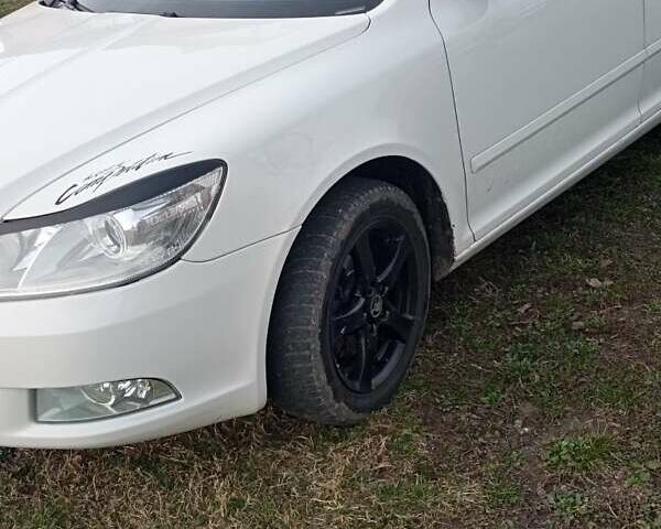 Белый Шкода Октавия, объемом двигателя 2 л и пробегом 384 тыс. км за 7900 $, фото 1 на Automoto.ua