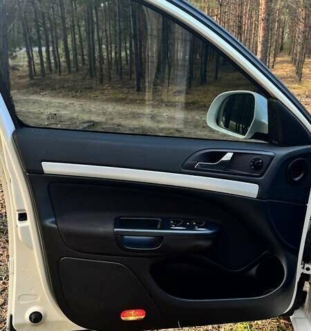 Шкода Октавия 2011 в Сарнах на Automoto.ua Белый Шкода Октавия, объемом двигателя 1.6 л и пробегом 336 тыс. км за 7400 $, фото 13 на Automoto.ua