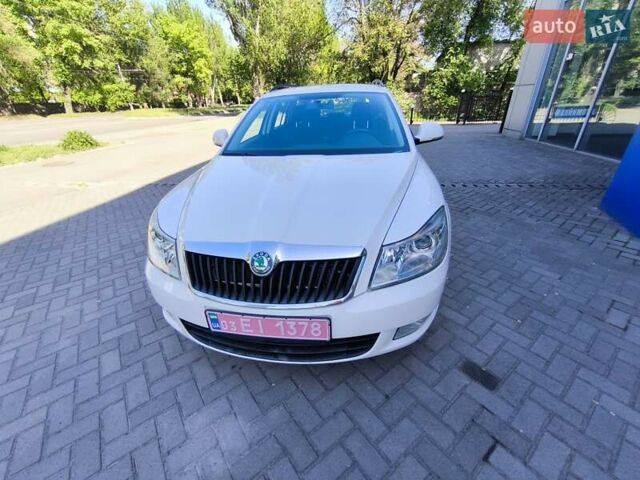 Белый Шкода Октавия, объемом двигателя 1.8 л и пробегом 265 тыс. км за 7500 $, фото 1 на Automoto.ua