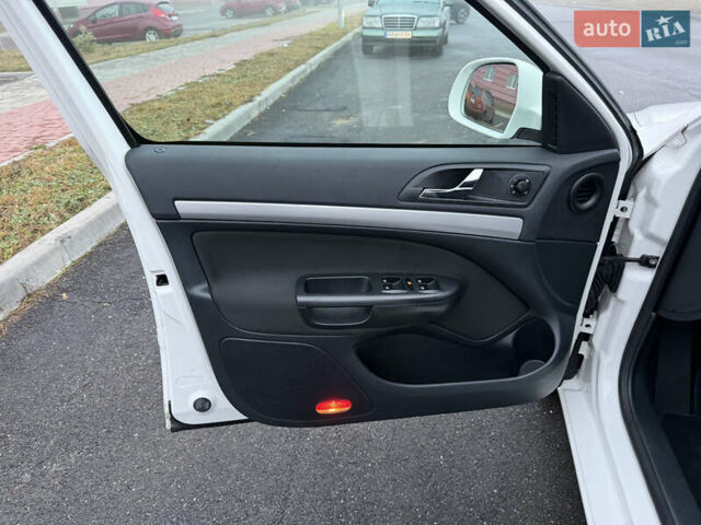 Белый Шкода Октавия, объемом двигателя 1.4 л и пробегом 179 тыс. км за 8555 $, фото 29 на Automoto.ua