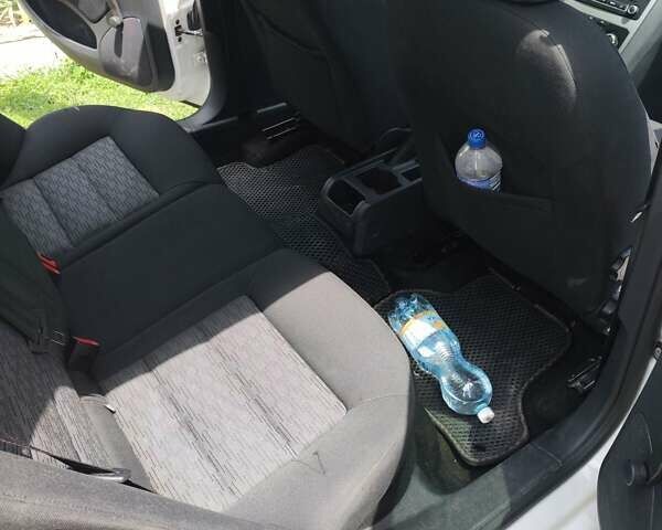 Белый Шкода Октавия, объемом двигателя 1.8 л и пробегом 245 тыс. км за 6700 $, фото 6 на Automoto.ua