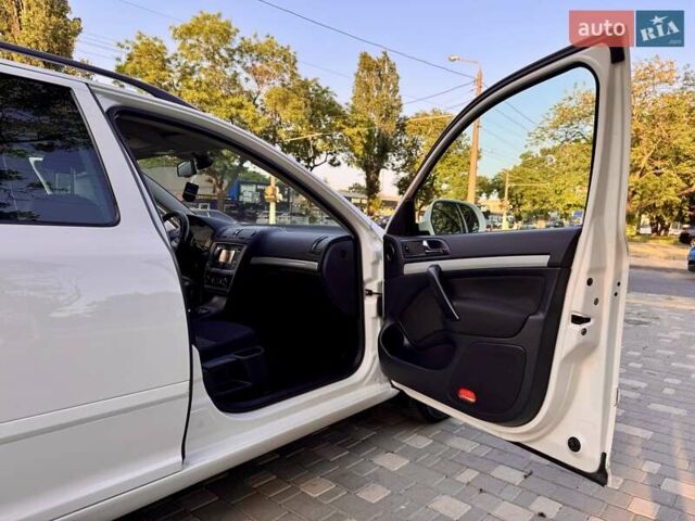 Белый Шкода Октавия, объемом двигателя 1.2 л и пробегом 167 тыс. км за 6999 $, фото 40 на Automoto.ua