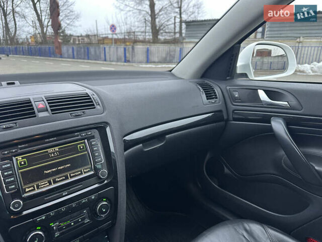 Белый Шкода Октавия, объемом двигателя 2 л и пробегом 239 тыс. км за 11900 $, фото 29 на Automoto.ua