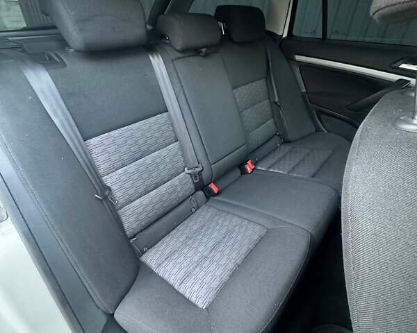 Білий Шкода Октавія, об'ємом двигуна 1.6 л та пробігом 267 тис. км за 7950 $, фото 8 на Automoto.ua