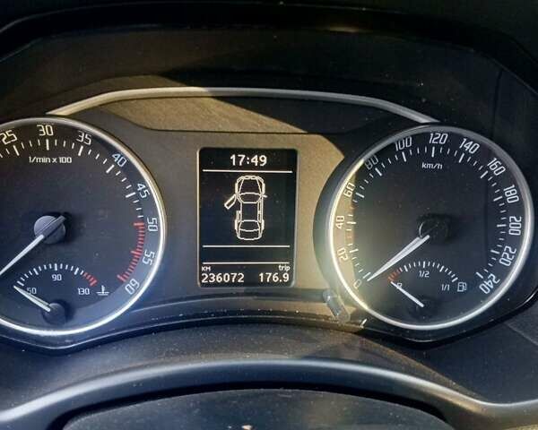 Білий Шкода Октавія, об'ємом двигуна 2 л та пробігом 236 тис. км за 9999 $, фото 2 на Automoto.ua