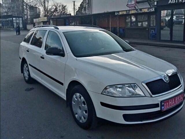 Белый Шкода Октавия, объемом двигателя 1.6 л и пробегом 240 тыс. км за 6850 $, фото 2 на Automoto.ua