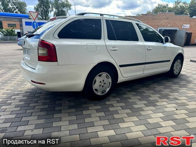 Белый Шкода Октавия, объемом двигателя 1.6 л и пробегом 270 тыс. км за 5999 $, фото 3 на Automoto.ua