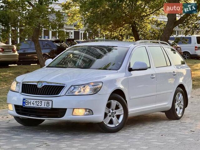 Белый Шкода Октавия, объемом двигателя 1.2 л и пробегом 167 тыс. км за 6999 $, фото 38 на Automoto.ua