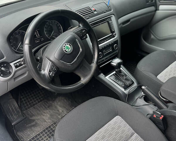 Белый Шкода Октавия, объемом двигателя 1.6 л и пробегом 295 тыс. км за 8200 $, фото 4 на Automoto.ua