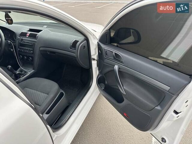 Білий Шкода Октавія, об'ємом двигуна 1.6 л та пробігом 280 тис. км за 5700 $, фото 15 на Automoto.ua