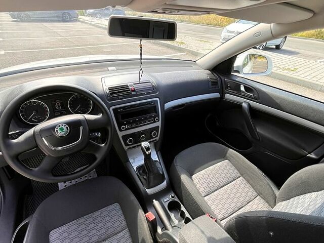 Белый Шкода Октавия, объемом двигателя 1.6 л и пробегом 223 тыс. км за 7500 $, фото 3 на Automoto.ua