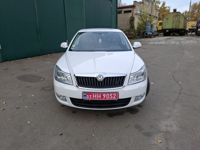Белый Шкода Октавия, объемом двигателя 1.6 л и пробегом 240 тыс. км за 9200 $, фото 4 на Automoto.ua