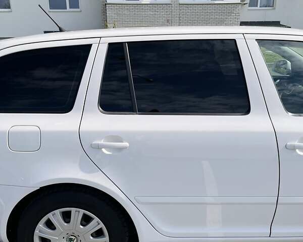 Білий Шкода Октавія, об'ємом двигуна 1.6 л та пробігом 223 тис. км за 7500 $, фото 24 на Automoto.ua