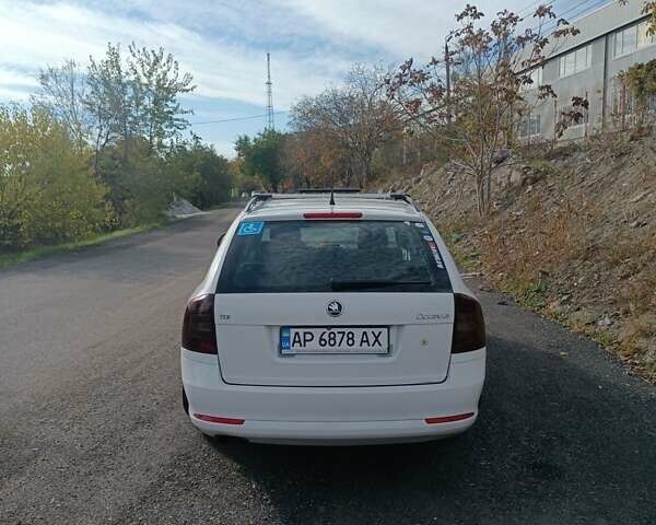 Белый Шкода Октавия, объемом двигателя 1.6 л и пробегом 270 тыс. км за 7800 $, фото 2 на Automoto.ua