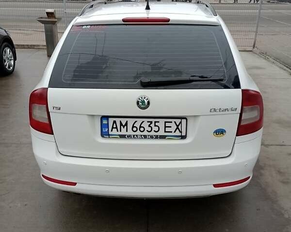 Белый Шкода Октавия, объемом двигателя 1.8 л и пробегом 254 тыс. км за 8200 $, фото 2 на Automoto.ua