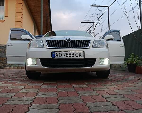 Шкода Октавия 2012 в Иршава на Automoto.ua Белый Шкода Октавия, объемом двигателя 1.6 л и пробегом 201 тыс. км за 8350 $, фото 8 на Automoto.ua
