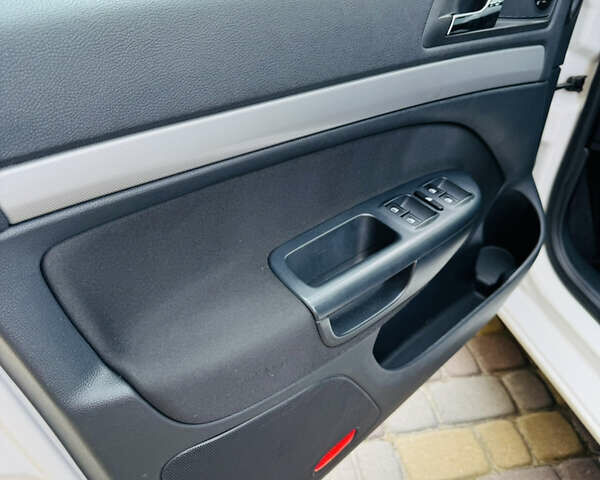 Білий Шкода Октавія, об'ємом двигуна 1.98 л та пробігом 218 тис. км за 11299 $, фото 9 на Automoto.ua