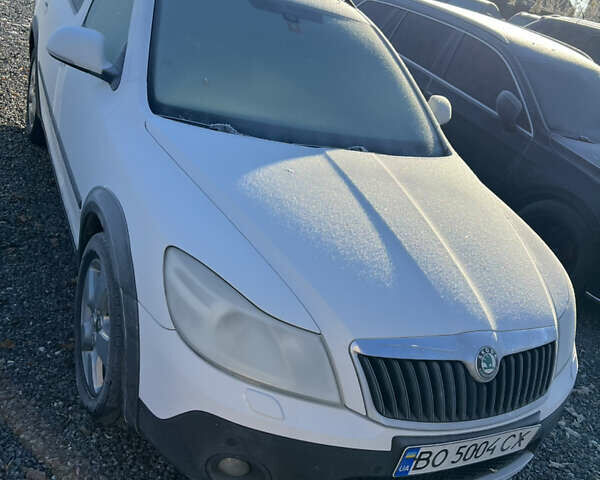 Белый Шкода Октавия, объемом двигателя 1.97 л и пробегом 280 тыс. км за 10000 $, фото 2 на Automoto.ua