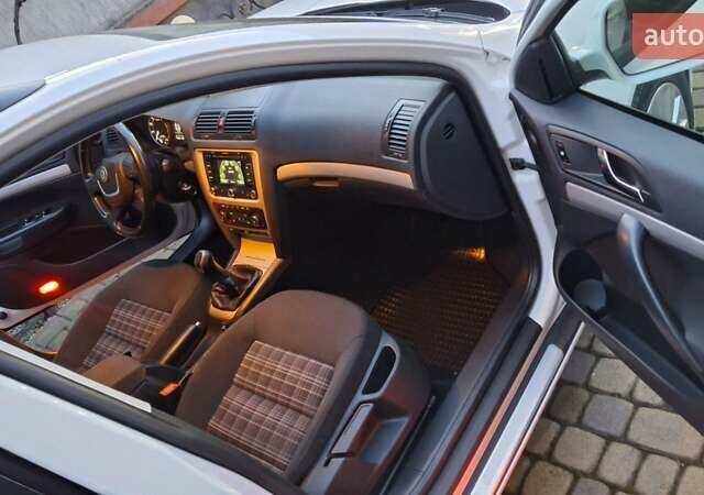 Білий Шкода Октавія, об'ємом двигуна 1.39 л та пробігом 197 тис. км за 7650 $, фото 34 на Automoto.ua
