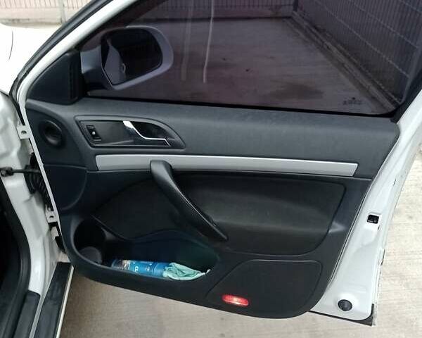 Белый Шкода Октавия, объемом двигателя 1.8 л и пробегом 254 тыс. км за 8200 $, фото 10 на Automoto.ua