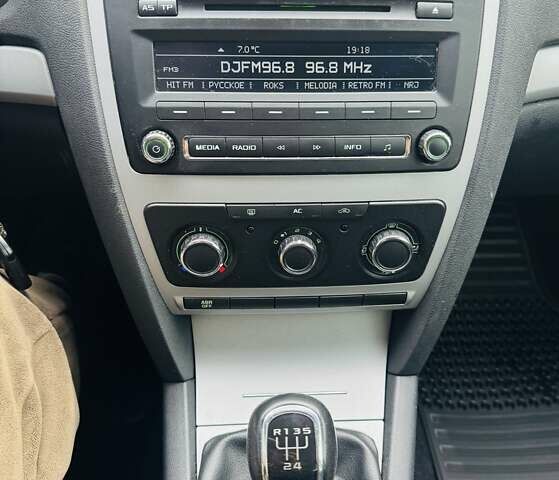 Белый Шкода Октавия, объемом двигателя 1.6 л и пробегом 280 тыс. км за 3400 $, фото 16 на Automoto.ua